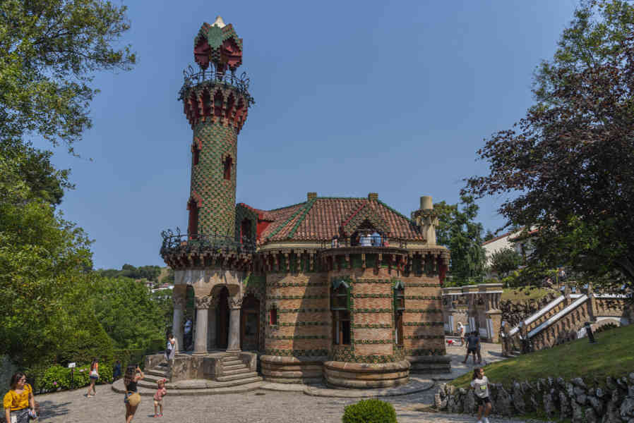 Cantabria 002 - Comillas - Villa Quijano o el Capricho de Gaudí.jpg